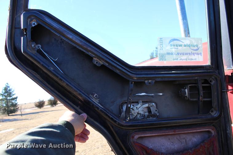 image for item DC7734 1982 International 5288 tractor