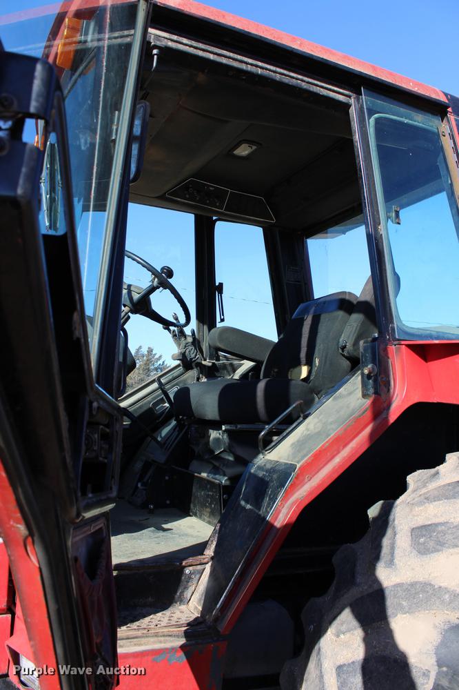 image for item DC7734 1982 International 5288 tractor