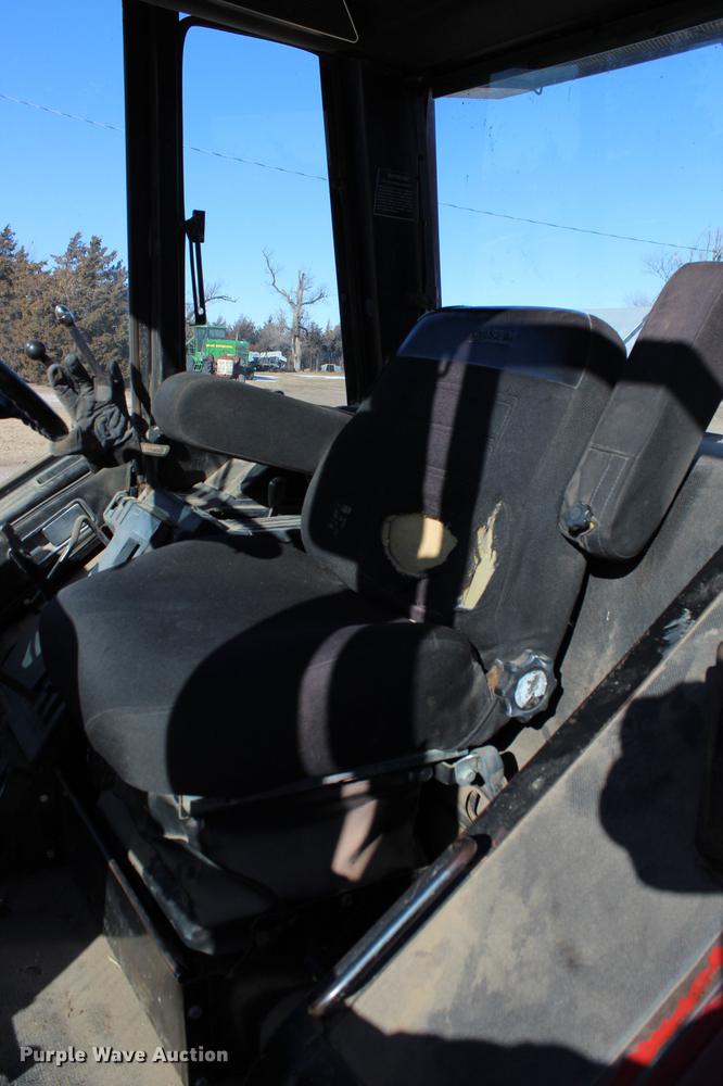 image for item DC7734 1982 International 5288 tractor