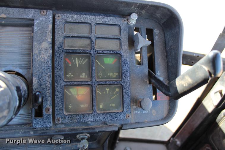 image for item DC7734 1982 International 5288 tractor