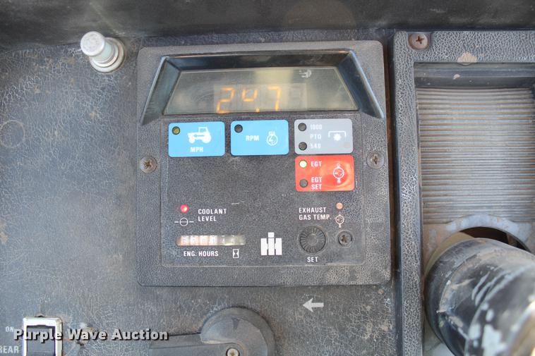 image for item DC7734 1982 International 5288 tractor