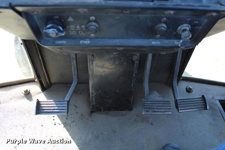 image for item DC7734 1982 International 5288 tractor