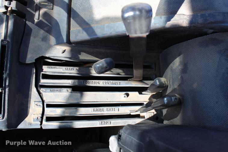 image for item DC7734 1982 International 5288 tractor