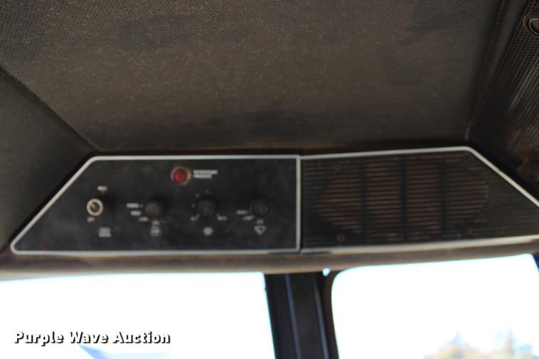 image for item DC7734 1982 International 5288 tractor