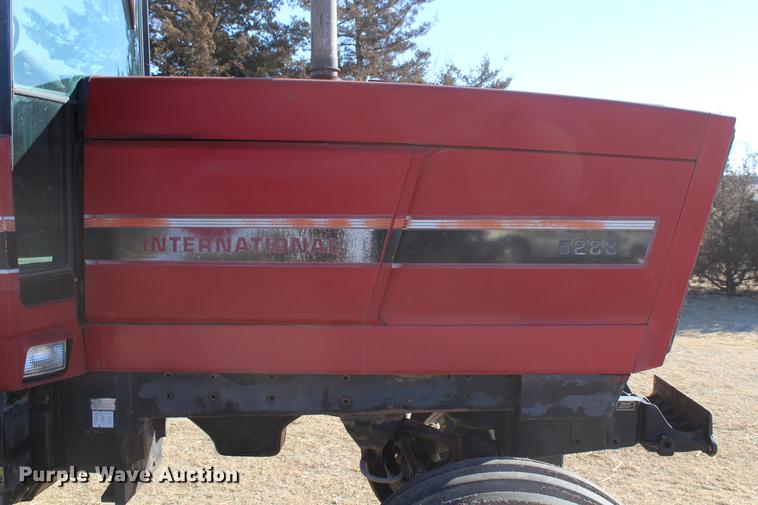 image for item DC7734 1982 International 5288 tractor