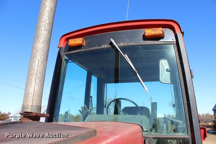 image for item DC7734 1982 International 5288 tractor