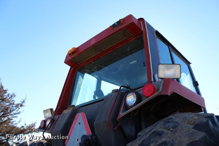 image for item DC7734 1982 International 5288 tractor