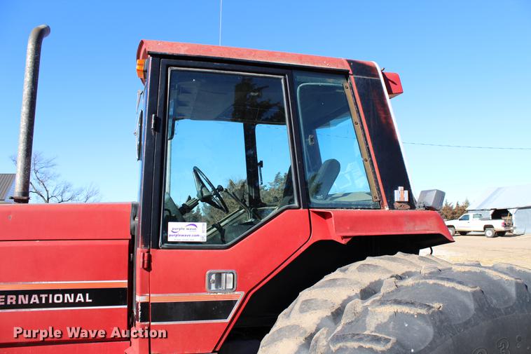 image for item DC7734 1982 International 5288 tractor