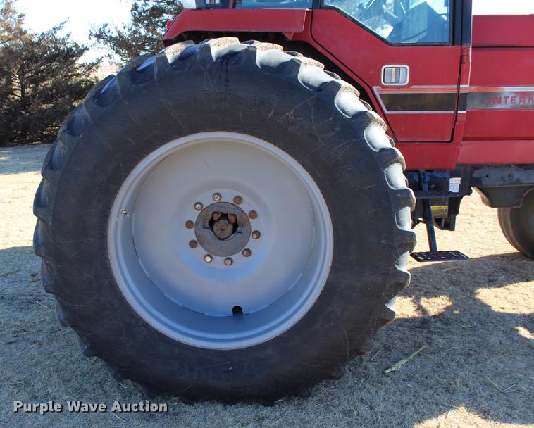 image for item DC7734 1982 International 5288 tractor