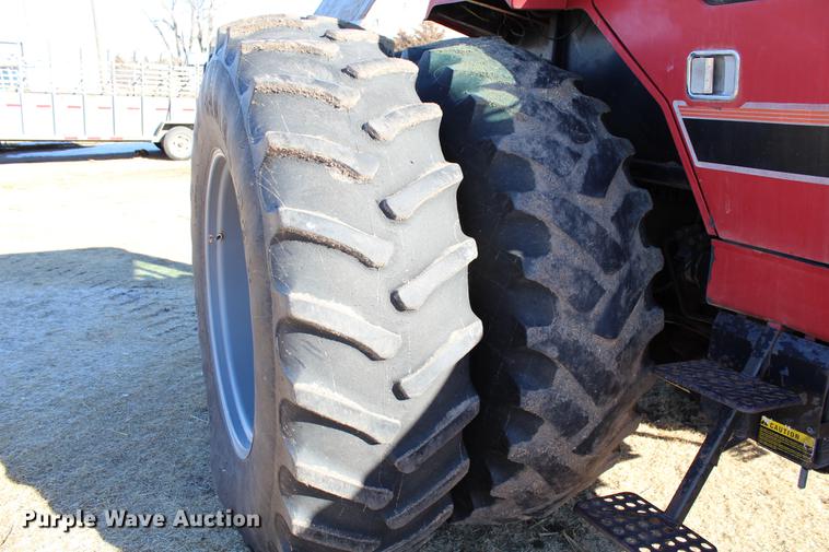 image for item DC7734 1982 International 5288 tractor