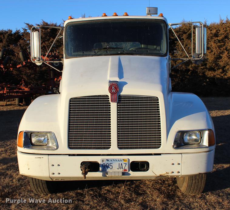 image for item DC7736 2004 Kenworth T300 semi truck