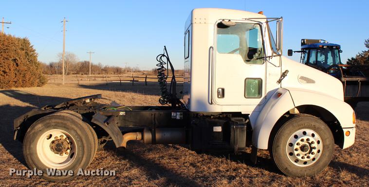 image for item DC7736 2004 Kenworth T300 semi truck