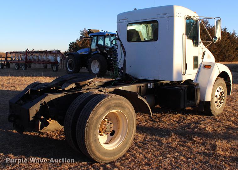 image for item DC7736 2004 Kenworth T300 semi truck