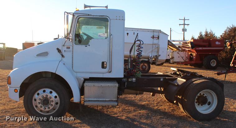 image for item DC7736 2004 Kenworth T300 semi truck