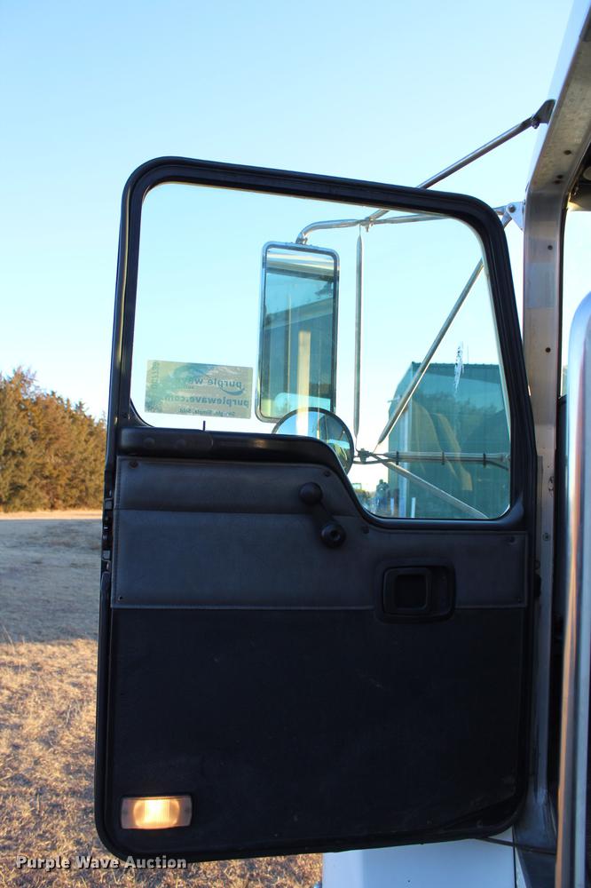 image for item DC7736 2004 Kenworth T300 semi truck