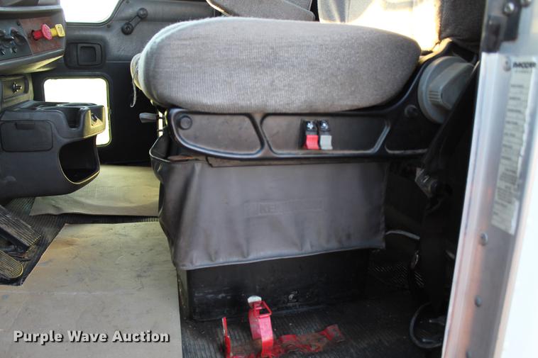 image for item DC7736 2004 Kenworth T300 semi truck