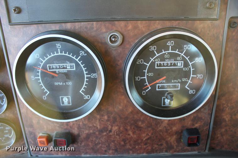 image for item DC7736 2004 Kenworth T300 semi truck