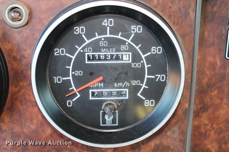 image for item DC7736 2004 Kenworth T300 semi truck