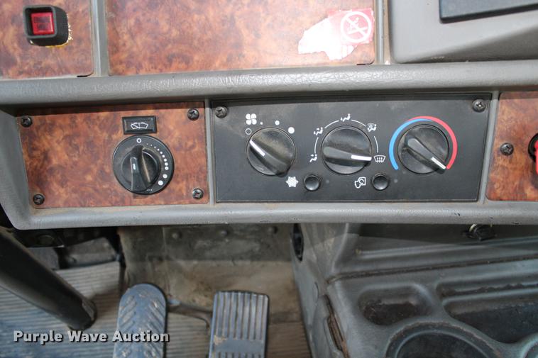 image for item DC7736 2004 Kenworth T300 semi truck