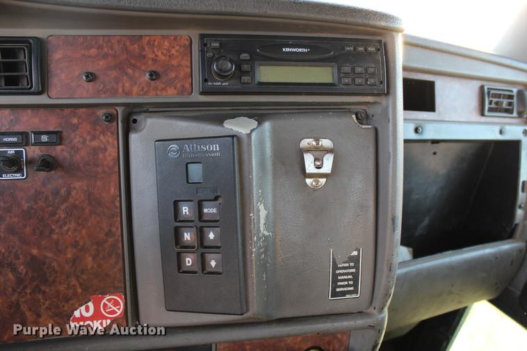 image for item DC7736 2004 Kenworth T300 semi truck