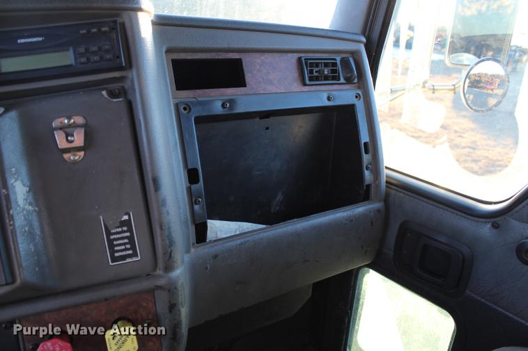 image for item DC7736 2004 Kenworth T300 semi truck