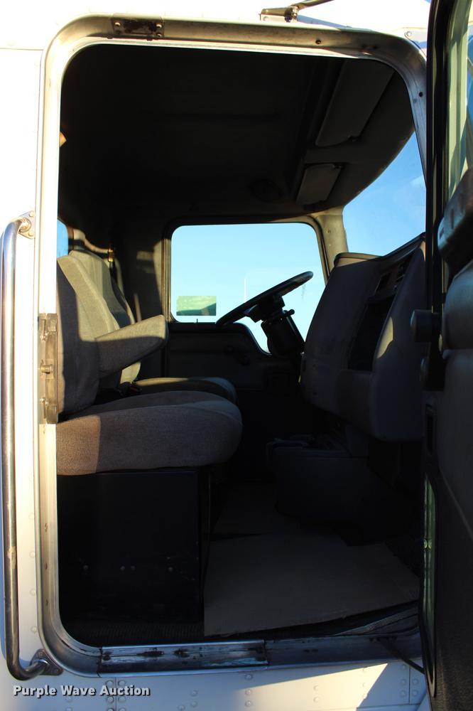 image for item DC7736 2004 Kenworth T300 semi truck