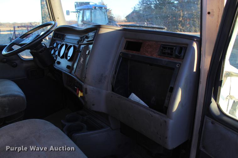 image for item DC7736 2004 Kenworth T300 semi truck