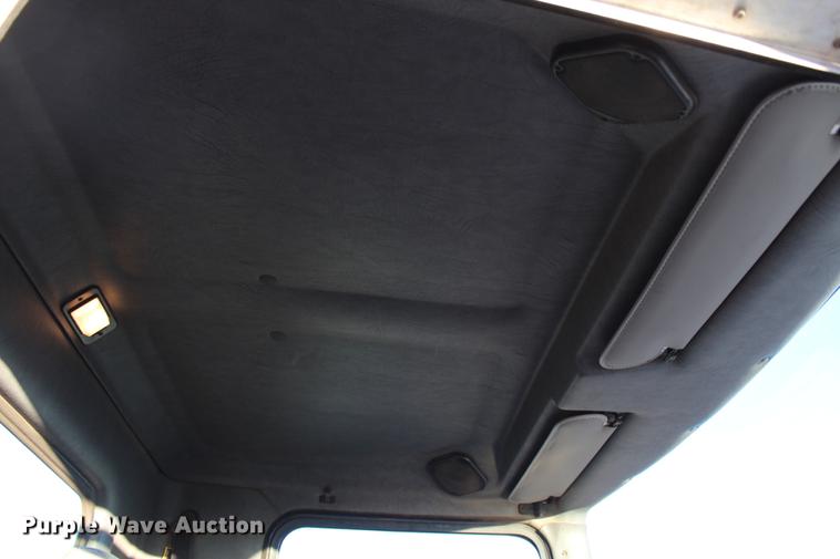 image for item DC7736 2004 Kenworth T300 semi truck