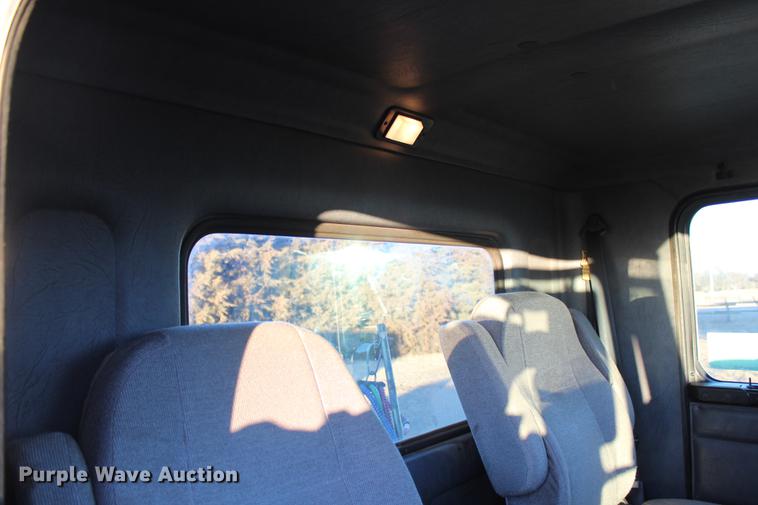 image for item DC7736 2004 Kenworth T300 semi truck