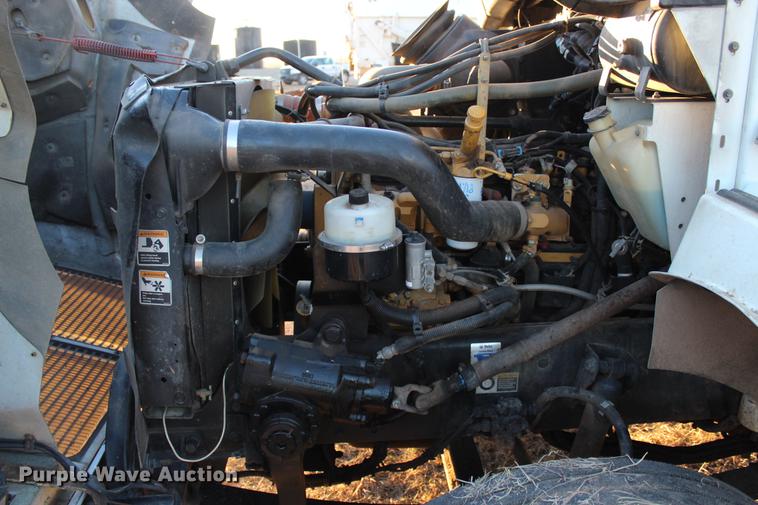 image for item DC7736 2004 Kenworth T300 semi truck