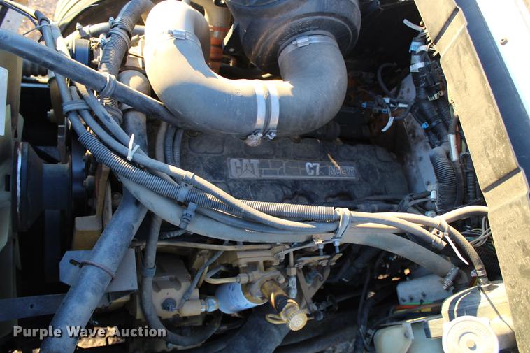 image for item DC7736 2004 Kenworth T300 semi truck