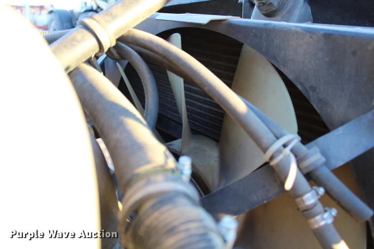 image for item DC7736 2004 Kenworth T300 semi truck