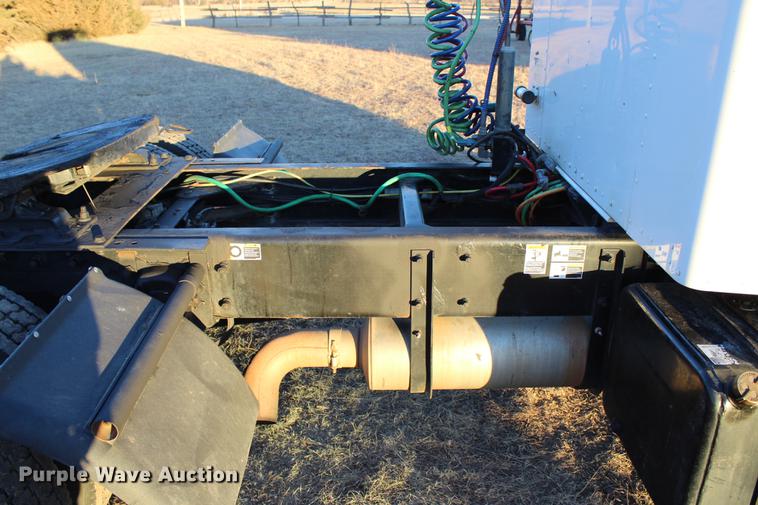 image for item DC7736 2004 Kenworth T300 semi truck