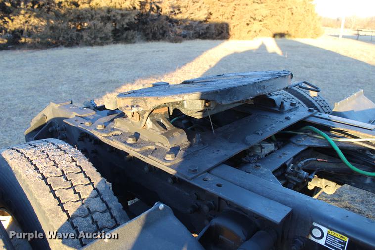 image for item DC7736 2004 Kenworth T300 semi truck