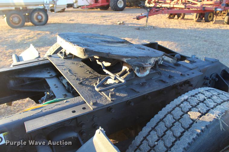 image for item DC7736 2004 Kenworth T300 semi truck