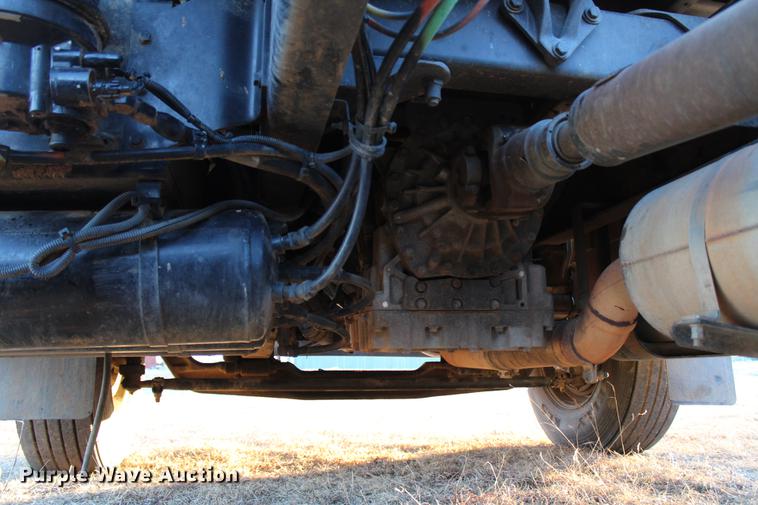 image for item DC7736 2004 Kenworth T300 semi truck