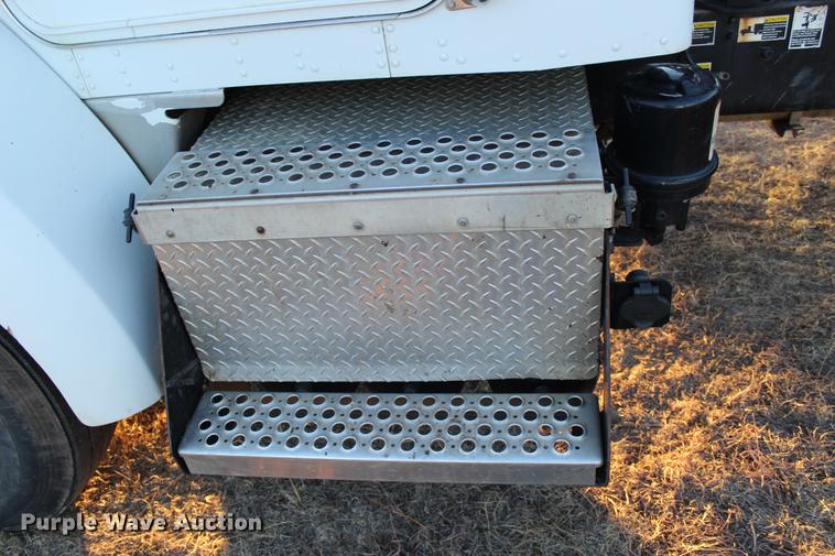 image for item DC7736 2004 Kenworth T300 semi truck