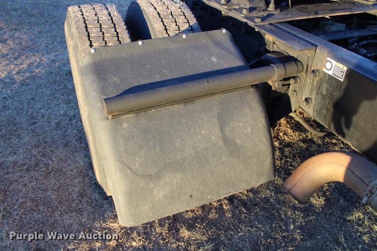 image for item DC7736 2004 Kenworth T300 semi truck