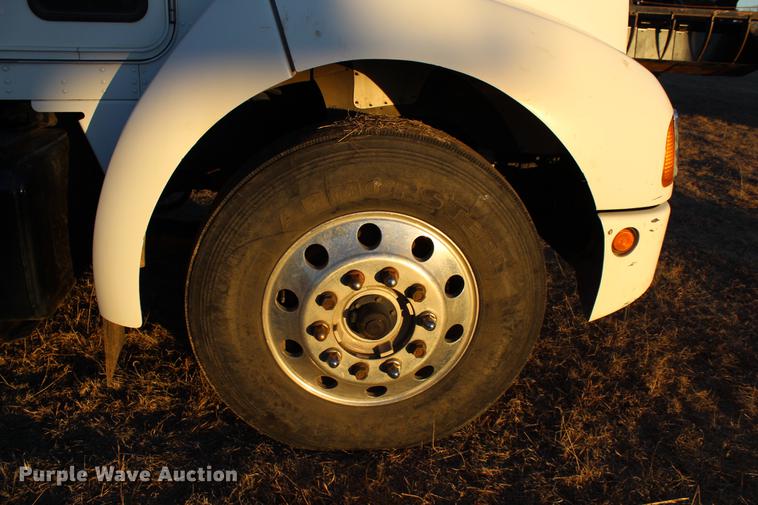 image for item DC7736 2004 Kenworth T300 semi truck