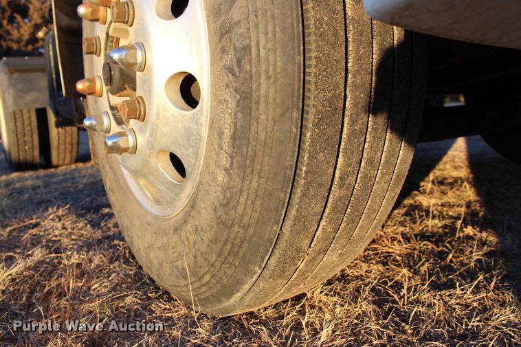 image for item DC7736 2004 Kenworth T300 semi truck