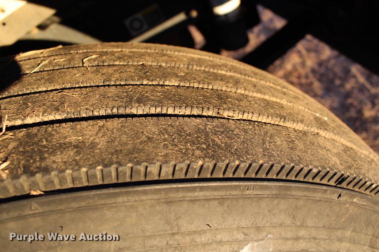 image for item DC7736 2004 Kenworth T300 semi truck