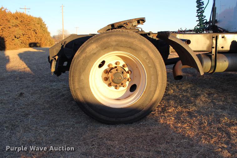 image for item DC7736 2004 Kenworth T300 semi truck