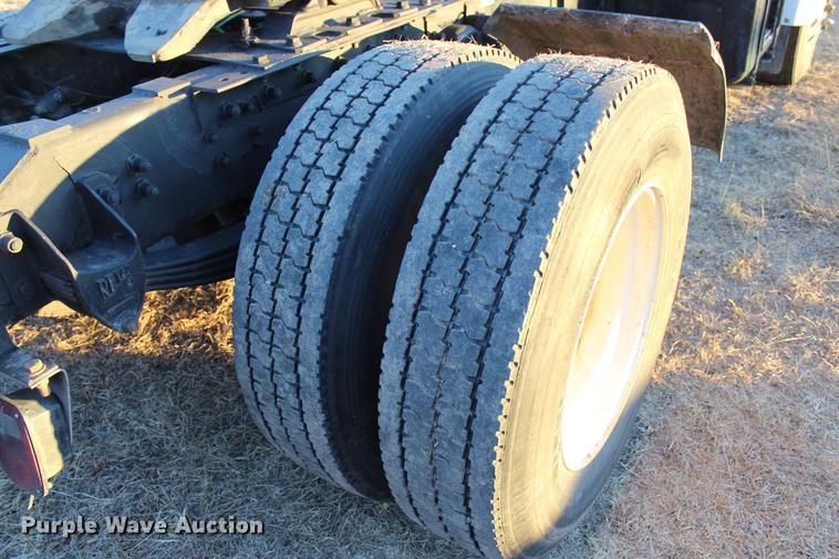 image for item DC7736 2004 Kenworth T300 semi truck