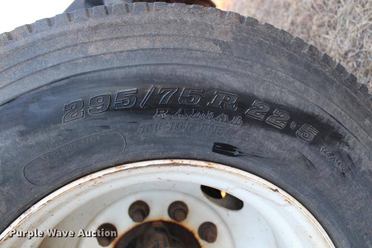 image for item DC7736 2004 Kenworth T300 semi truck