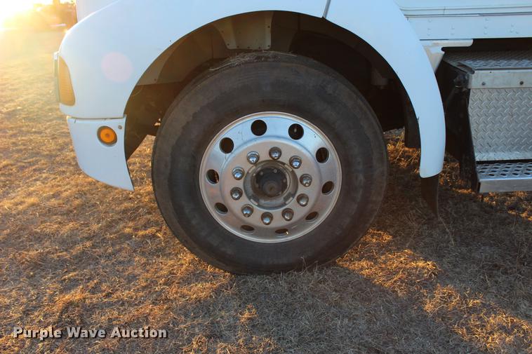 image for item DC7736 2004 Kenworth T300 semi truck