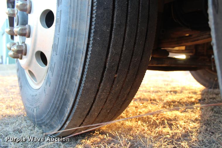 image for item DC7736 2004 Kenworth T300 semi truck