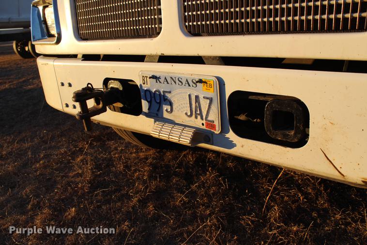 image for item DC7736 2004 Kenworth T300 semi truck