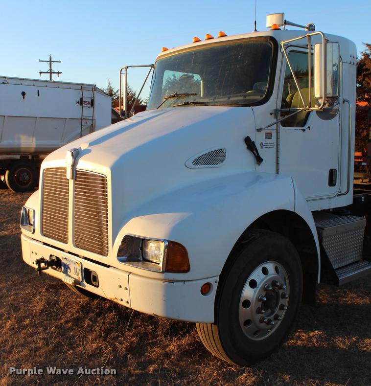 image for item DC7736 2004 Kenworth T300 semi truck
