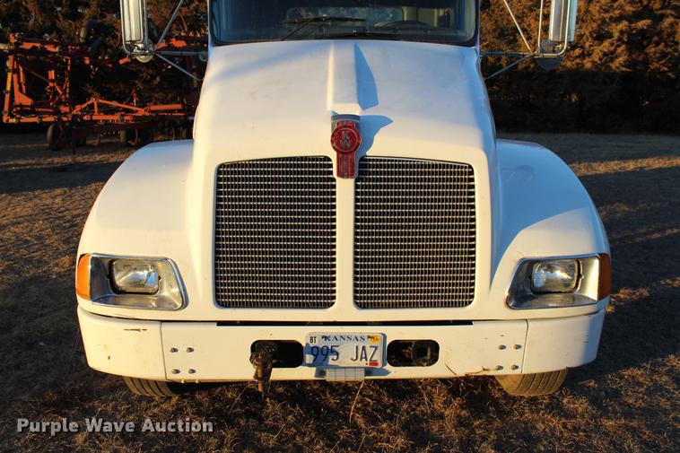 image for item DC7736 2004 Kenworth T300 semi truck