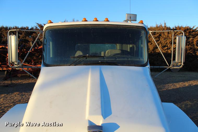 image for item DC7736 2004 Kenworth T300 semi truck